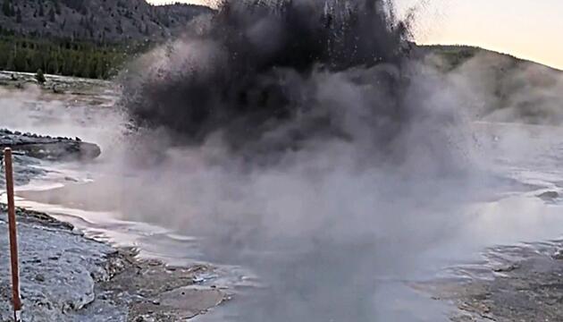 Webcam filmt Eruption im Yellowstone-Park – ein Jahr nach gefährlicher Explosion