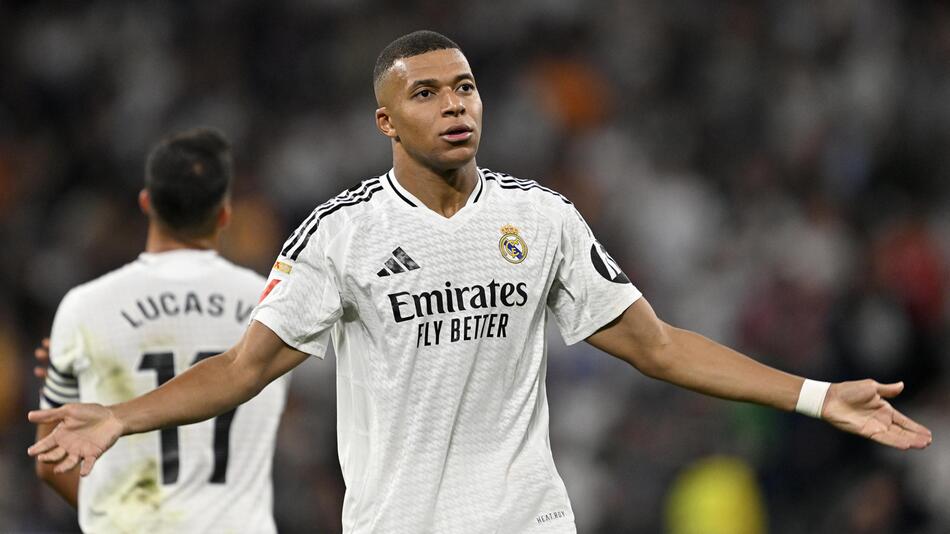 Real Madrids Kylian Mbappé muss wegen einer Verletzung länger pausieren.