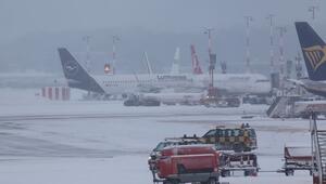 Extremwetterlage in Deutschland: Großeinsatz am Flughafen Hamburg