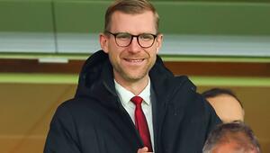 Per Mertesacker gibt Comeback auf dem Platz