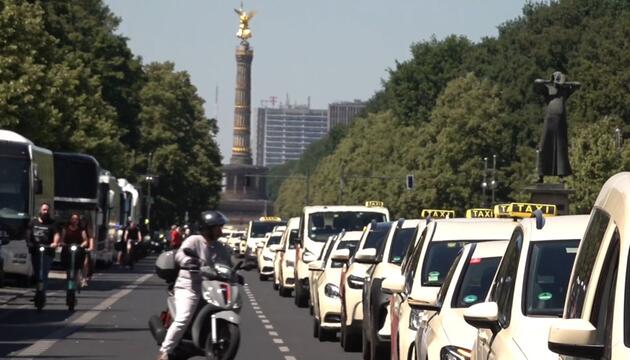 Korsos in mehreren Städten: Bundesweiter Taxi-Protest angelaufen