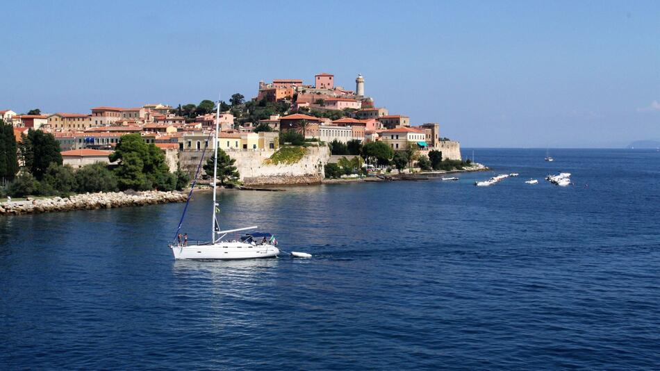 Segelboot vor Portoferraio auf Elba