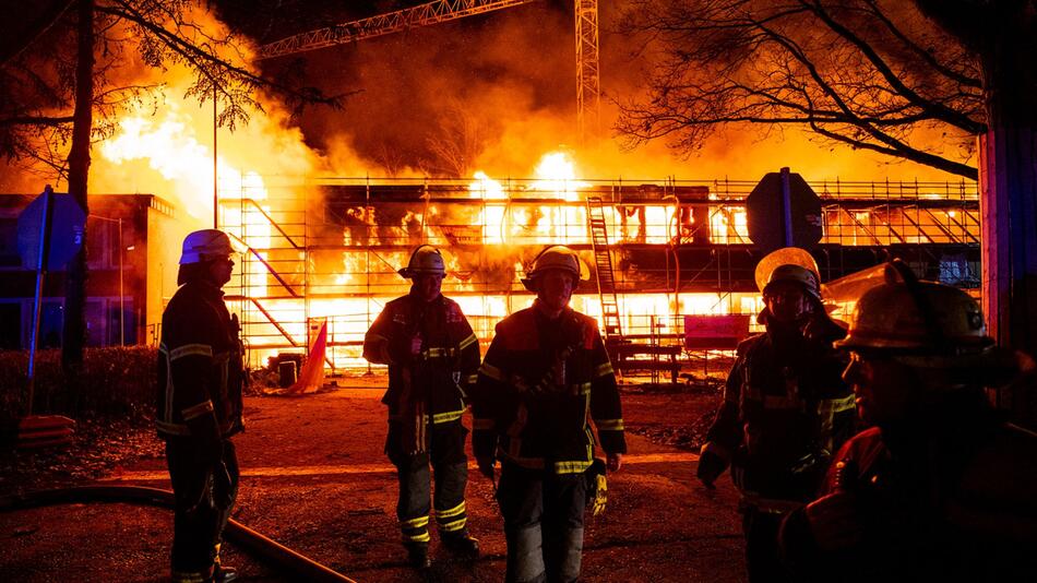 Schulneubau in Hamburg brennt