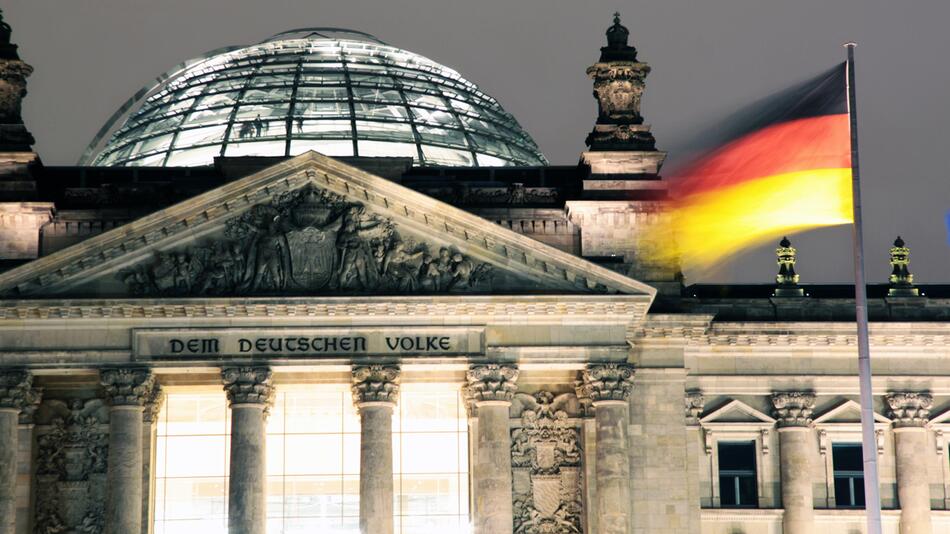 Bundestag bei Nacht