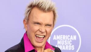 Billy Idol freut sich über seine Auszeichnung bei den American Music Awards am 25. Mai in Las Vegas.