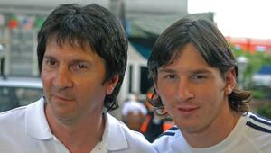 Jorge Messi und Lionel Messi, hier im Rahmen der WM 2006 in Deutschland, standen sich privat wie ...