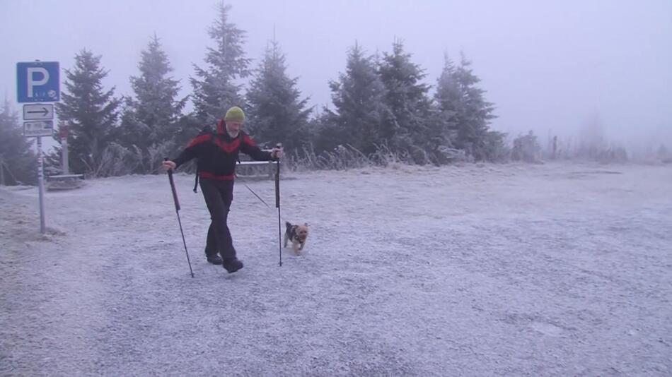 Erster Frost und Nebel: Wintereinbruch in Oberwiesenthal