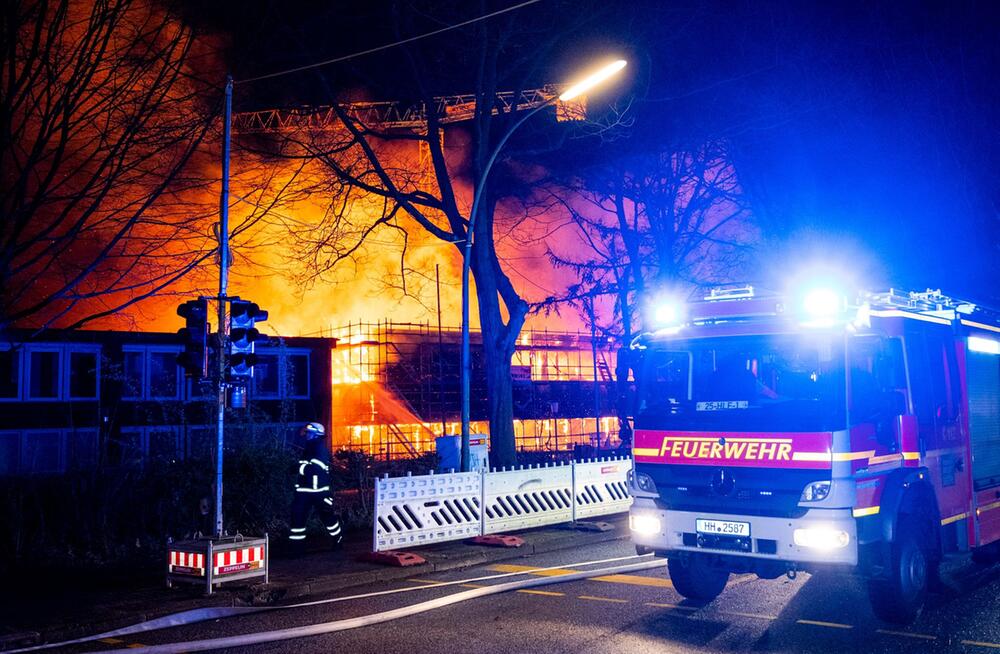 Schulneubau in Hamburg brennt