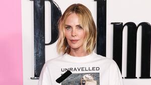 Charlize Theron wuchs mit einem alkoholkranken und gewalttätigen Vater auf.