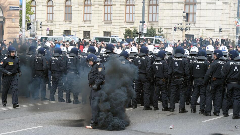 Ermittlungen in rechtsextremer Szene in Österreich