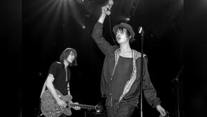 Pete Doherty (re.) und Patrick Walden auf der Bühne.