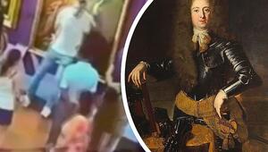 Selfie geht daneben: Mann reißt beim Posieren Loch in historisches Gemälde