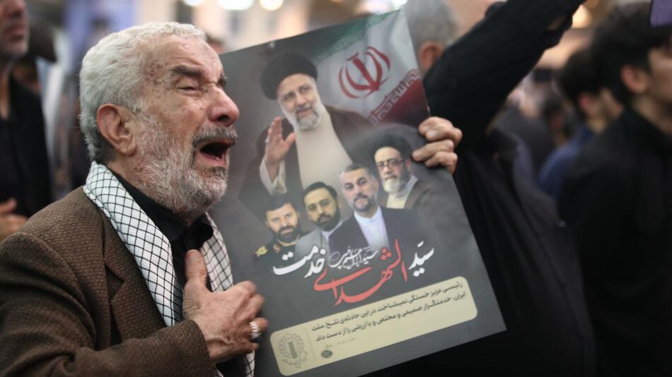 Trauerfeier für Irans Präsident und die anderen Absturzopfer