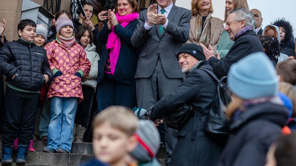 Kretschmann und Schopper besuchen Schule in Stuttgart