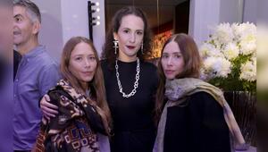 Mary-Kate (links) und Ashley Olsen (rechts) mit "W"-Chefredakteurin Sara Moonves bei einem Event ...