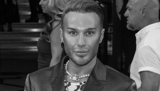 Drag-Star James Lee Williams im Jahr 2023 bei der Premiere eines Musicals in London