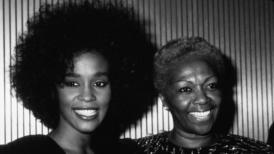 Whitney Houston (l.) und ihre Mutter Cissy.