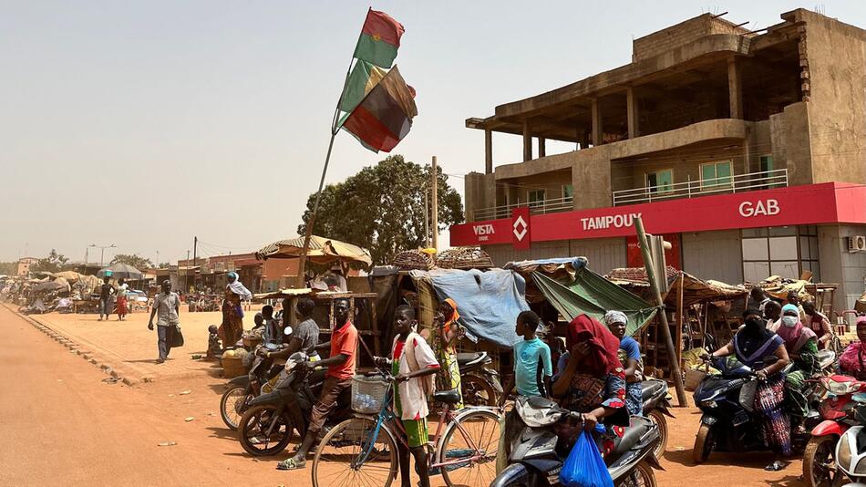 Straßenszene in Burkina Faso