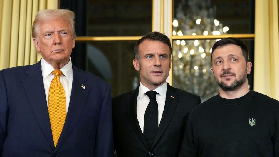 Trump mit Macron und Selenskyj im Élysée-Palast in Paris