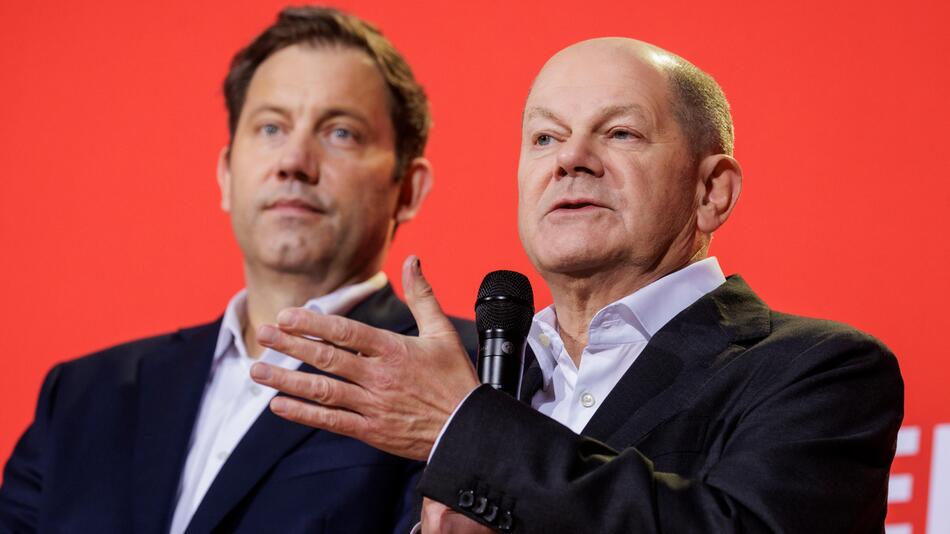 SPD-Chef Lars Klingbeil neben Bundeskanzler Olaf Scholz.