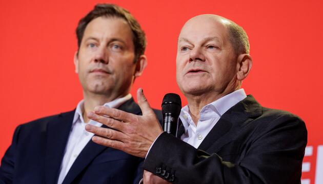 SPD-Chef Lars Klingbeil neben Bundeskanzler Olaf Scholz. 