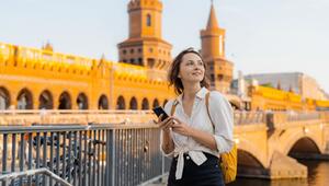 Frau mit Smartphone
