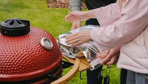 Von Plastikflaschen bis Alufolie: Beim Grillen entsteht viel Müll.