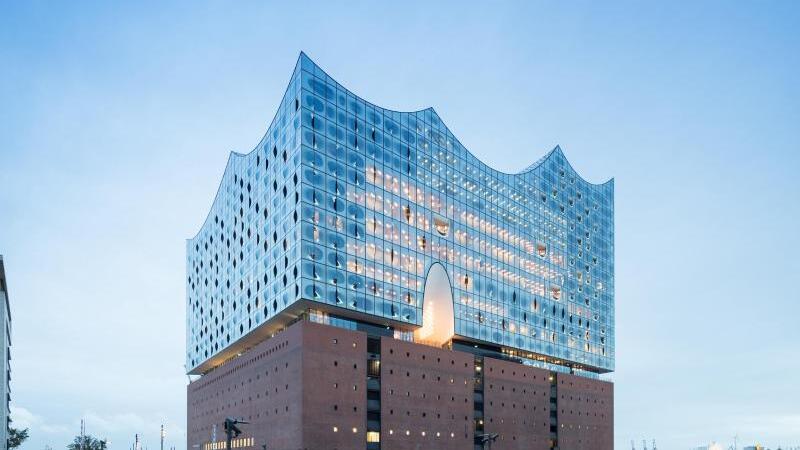 Blick auf die Elbphilharmonie in Hamburg