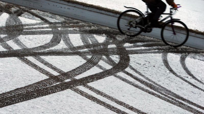 Fahrradfahrer im Winter