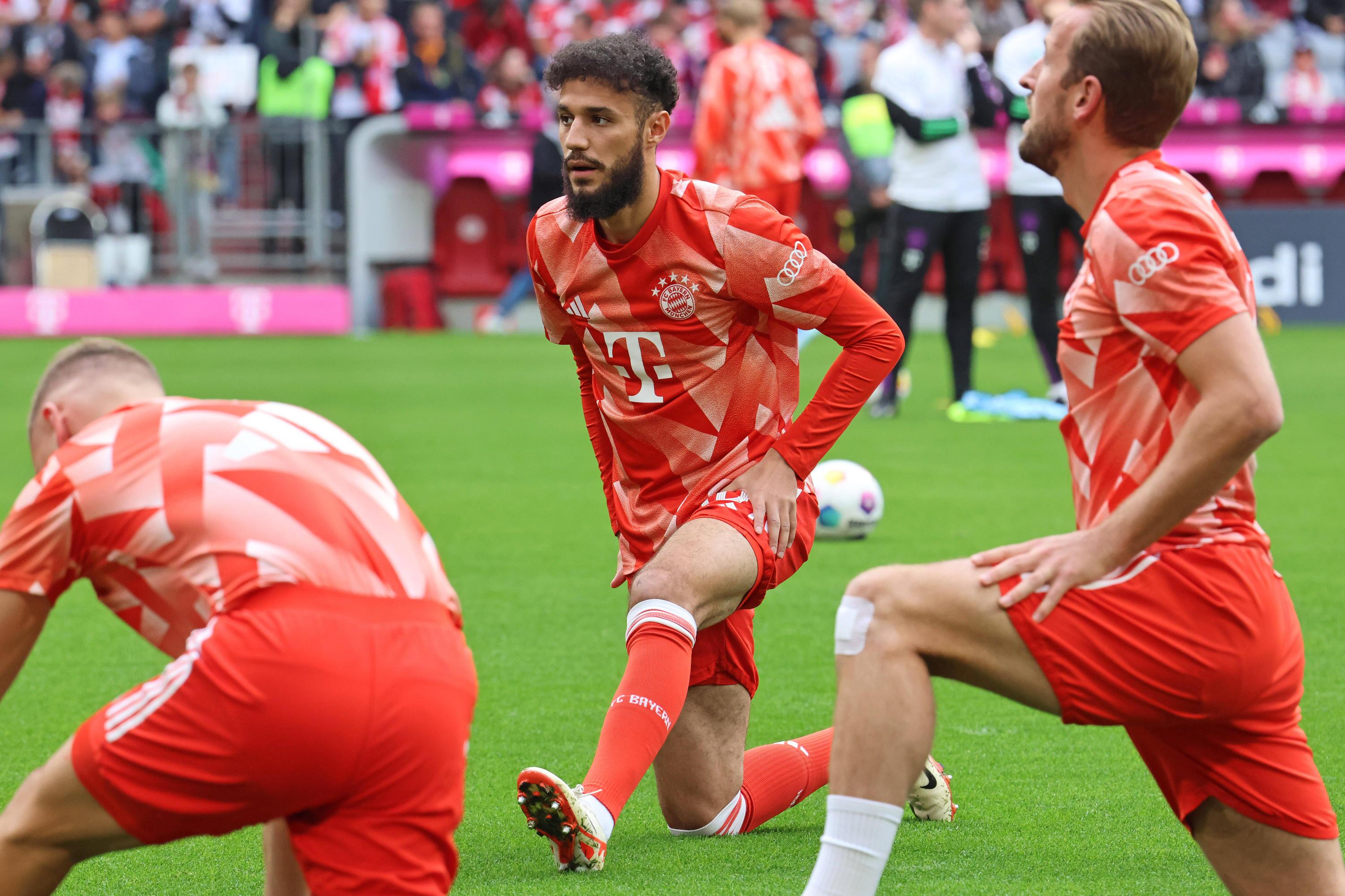 Was passiert jetzt mit Noussair Mazraoui beim FC Bayern? | WEB.DE