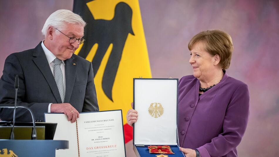 Bundespräsident Steinmeier und Altkanzlerin Merkel