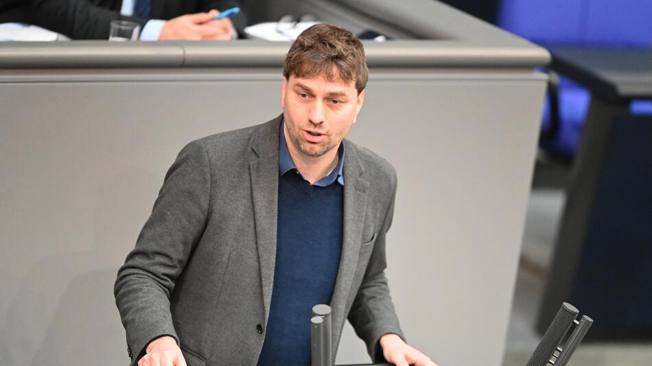 Stefan Gelbhaar spricht im Bundestag.