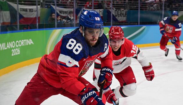 Tschechien spielt gegen Dänemark im Eishockey.