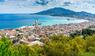 Blick auf Häuser und Hafen von Zakynthos
