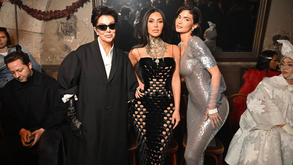 Kris Jenner (l.) mit ihren Töchtern Kim Kardashian und Kylie Jenner.