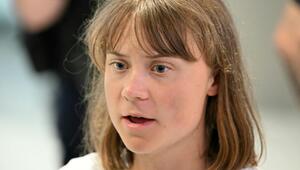 Greta Thunberg ist in Paris gelandet.