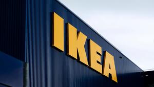 Die Außenseite einer Ikea-Filiale. Der gelbe Schriftzug ist zu sehen.