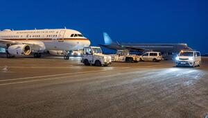 Regierungsmaschinen bei Zwischenstopp in Island