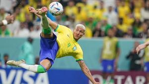 Brasiliens Mittelstürmer Richarlison gelingt im ersten WM-Gruppenspiel gegen Serbien ein Traumtor