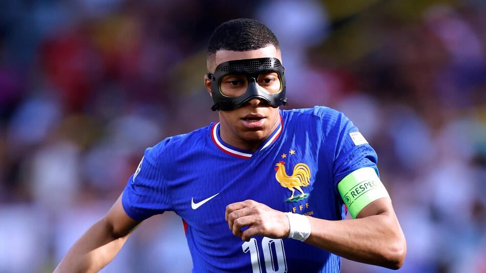 Kylian Mbappé muss seit der ersten EM-Partie gegen Österreich eine Maske im Gesicht tragen.
