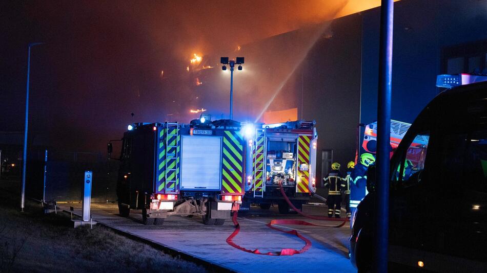 Brand in Lagerhalle von Unternehmen in Schkeuditz