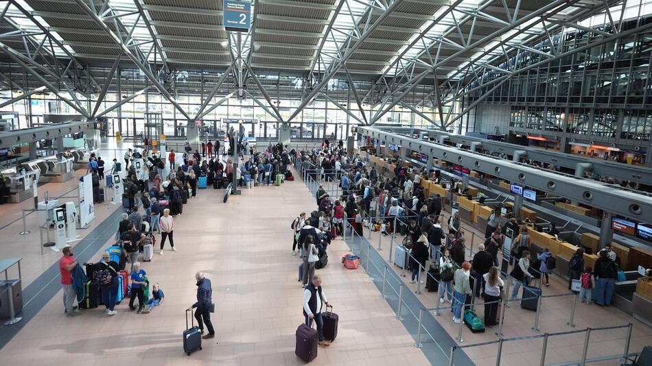 Beginn Herbstferien - Hamburg Airport