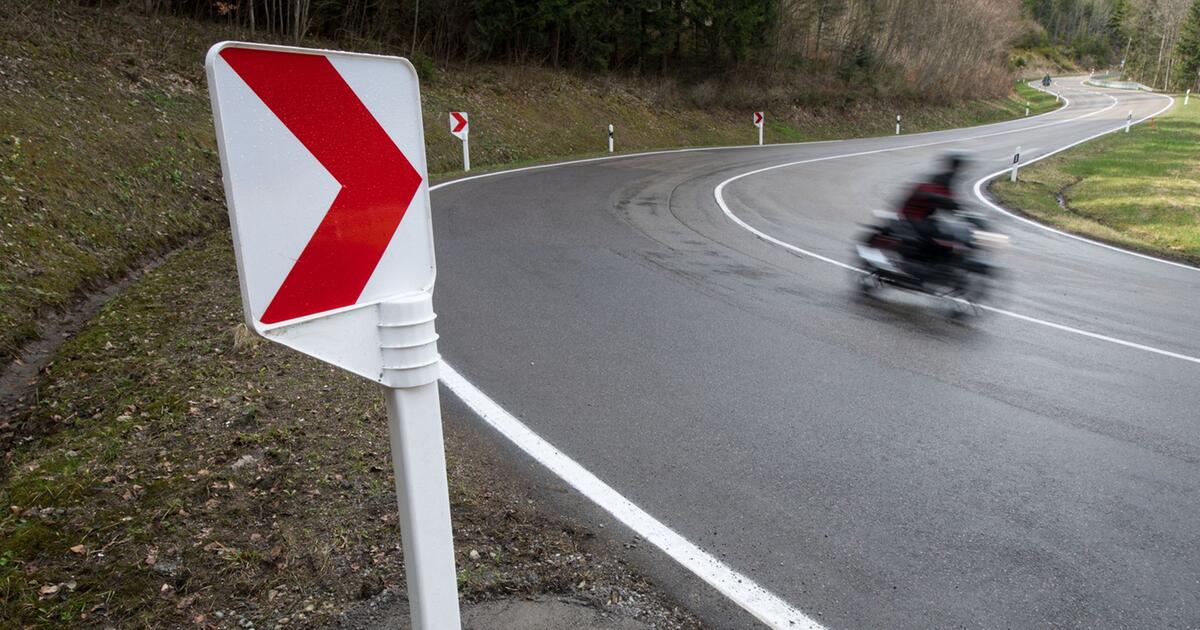 Linksabbieger rammt überholendes Motorrad - wer haftet?