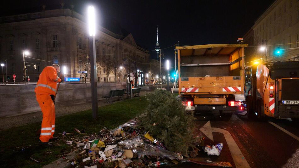 Aufräumarbeiten nach Silvester - Berlin