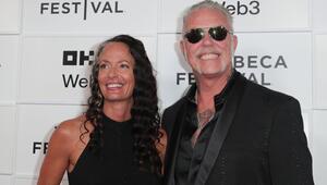 James Hetfield mit Partnerin Adriana Gillett im Sommer 2025.