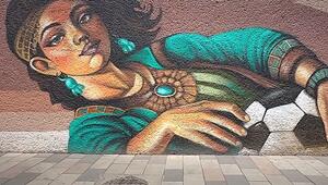 WM-Fieber in Mexiko-Stadt: Straßenkunst übernimmt Fassaden
