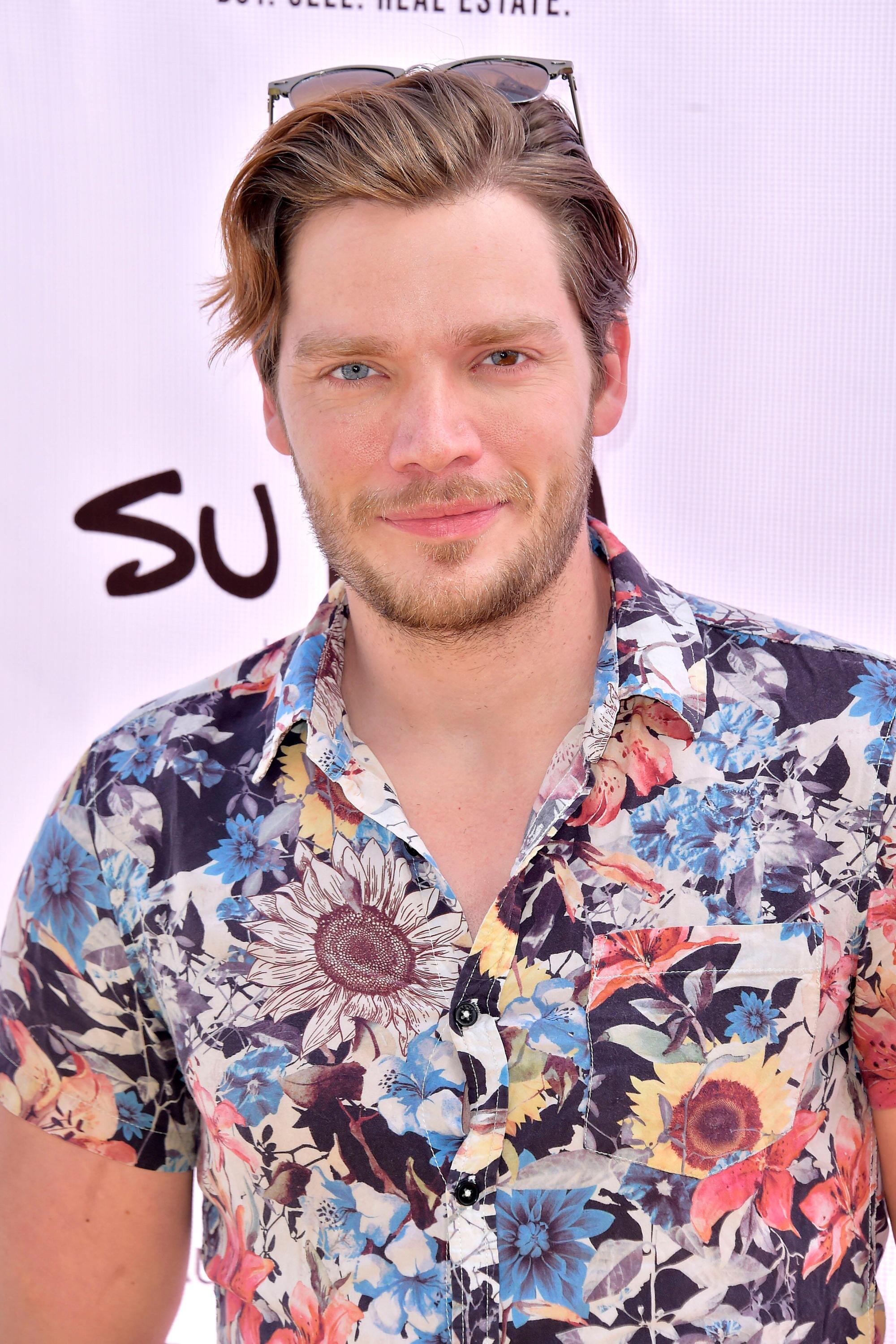Dominic Inage Dominic Sherwood Augenfarbe Featured | Dominic Sherwood For True Fans