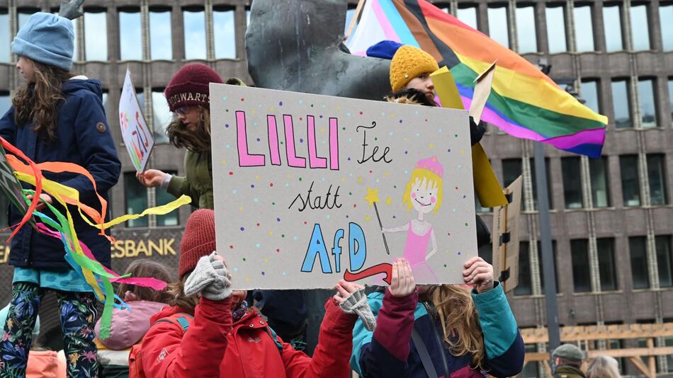 Bundesweit Demonstrationen gegen Rechtsextremismus