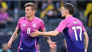 Toni Kroos und Florian Wirtz