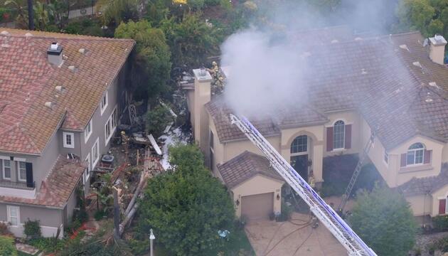 Zwei Tote nahe Los Angeles: Kleinflugzeug stürzt in Wohnhaus